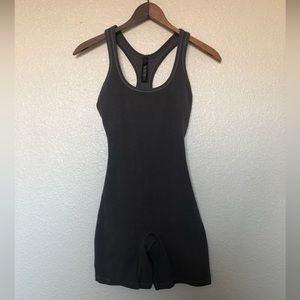 SKIMS OUTDOOR MID THIGH BODYSUIT XS DARK PURPLE